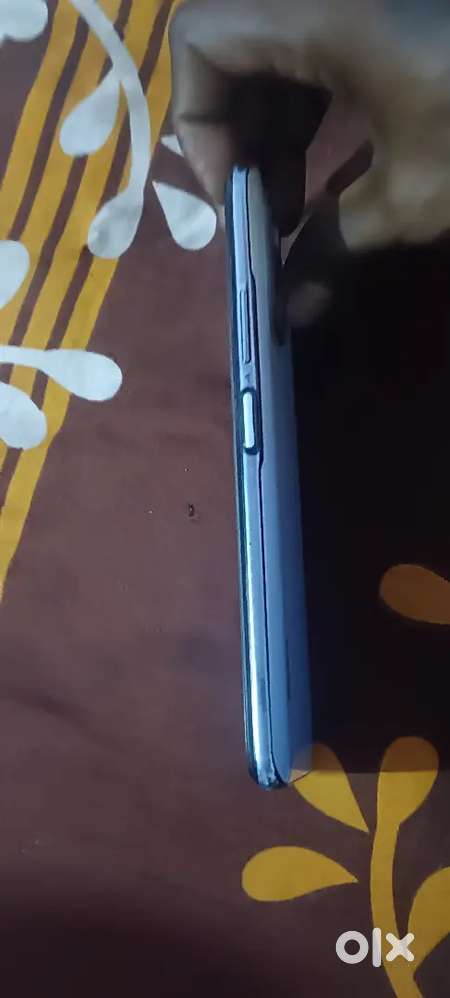Mobile bechna hai