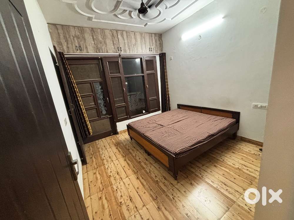 need 2 roommates girls and boys both allowed