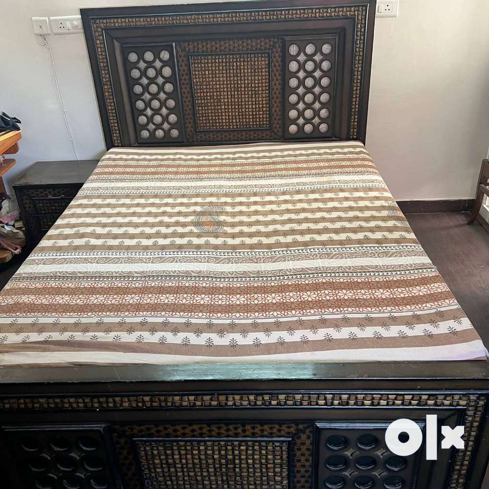 5x6 queen size double bed with one side drawer