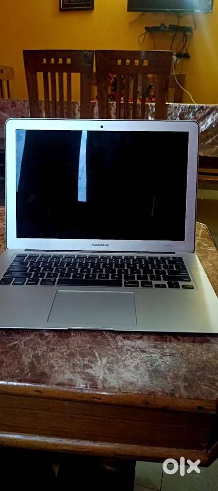 MacBook Air (13-inch, 2017) i5 core 8 GB ram