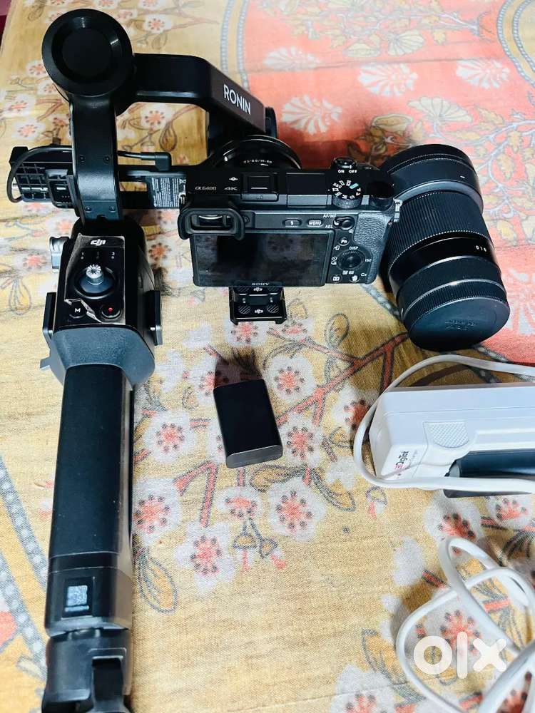 Sony 6400 sigma 1.4 30mm,16-50 kit lens 2 battery, Ronin Sc Gimble