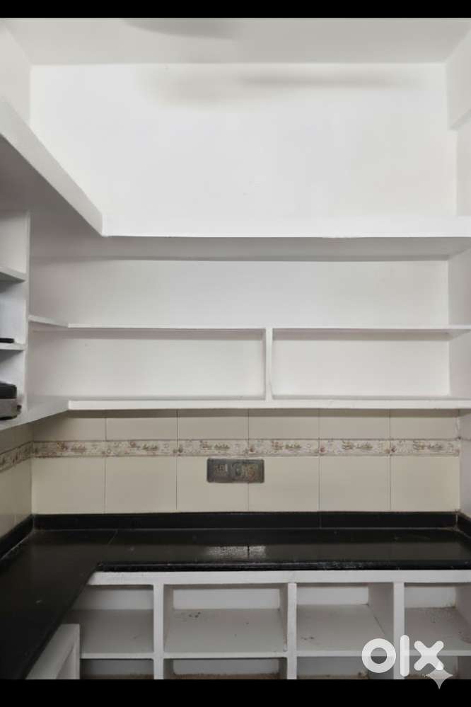 Small room for rent, lab/office use with shelves, prime spot, low rent