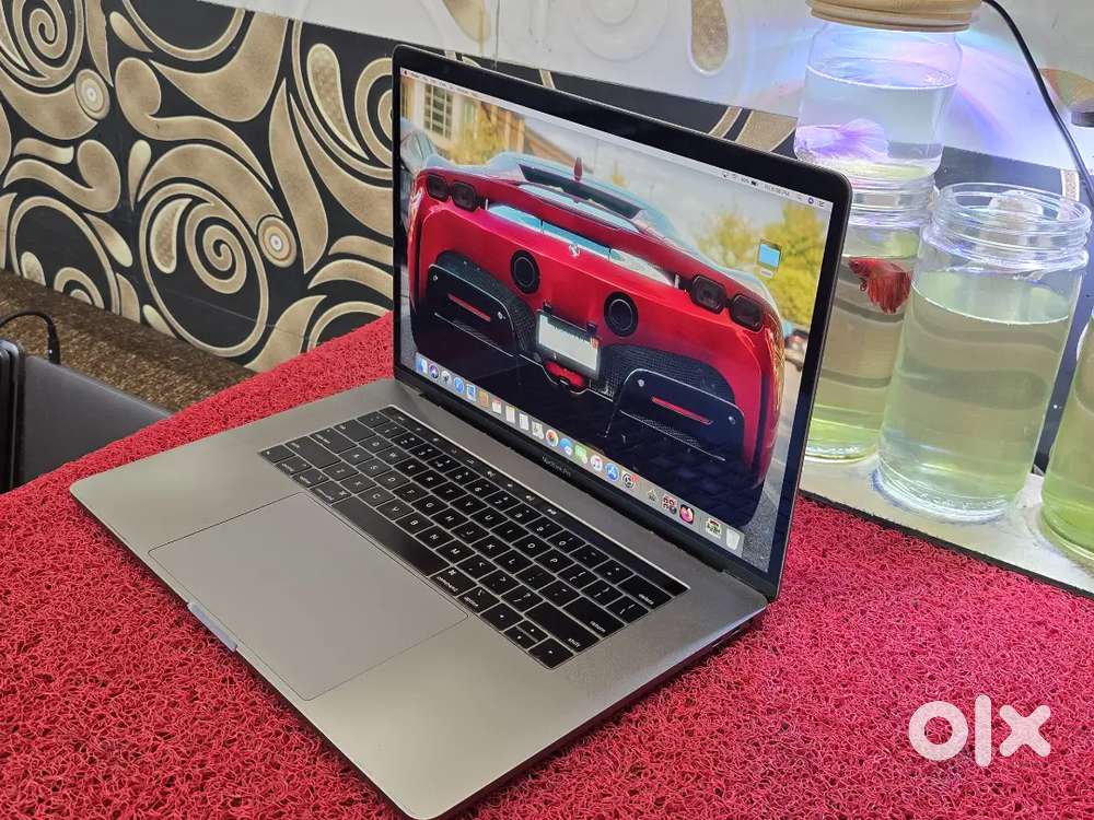 Apple Macbook Pro i7/16/256gb SSD 5.5gb Graphics 15inch Retina Display