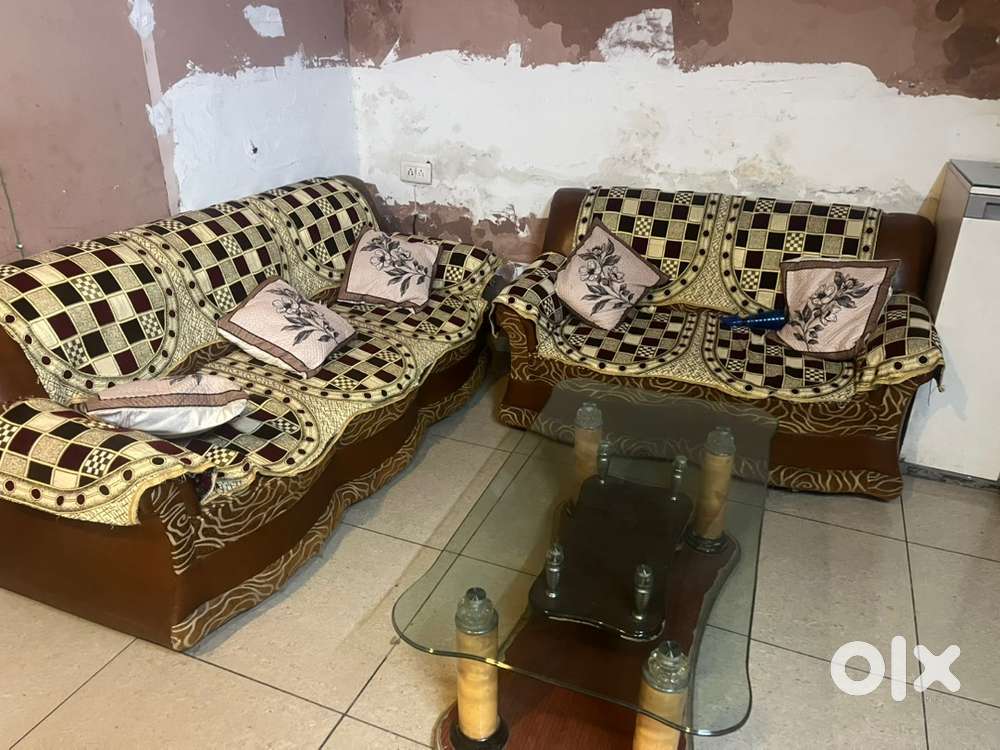 7 Seater sofa set with table