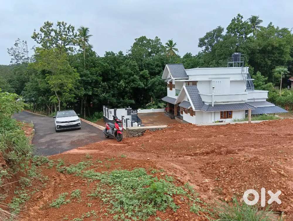 എറണാകുളം, അറക്കുന്നം, ഹൌസ് പ്ലോട്ട് വില്പനക്ക്.