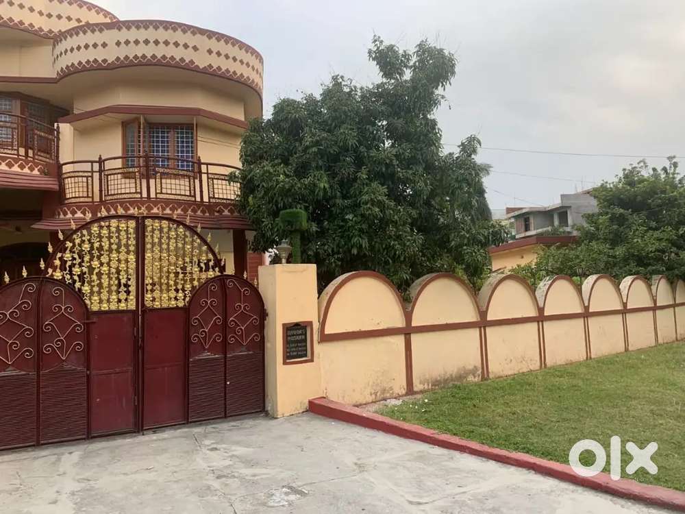 2 BHK available in a Kothi at Race Course
