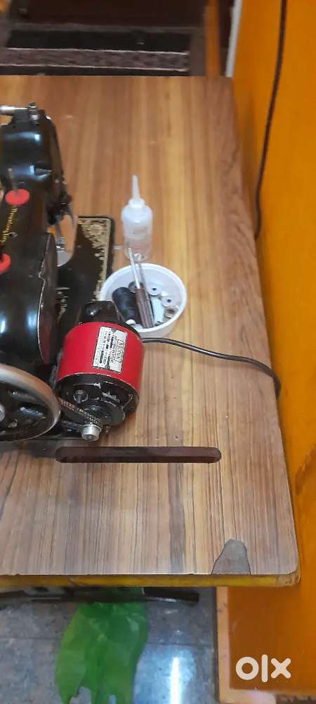 Mona company sewing machine Good condition