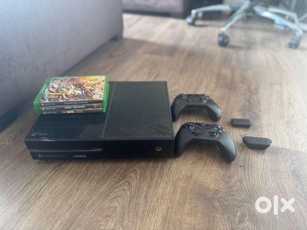 Xbox one with 3 games and extra controller
