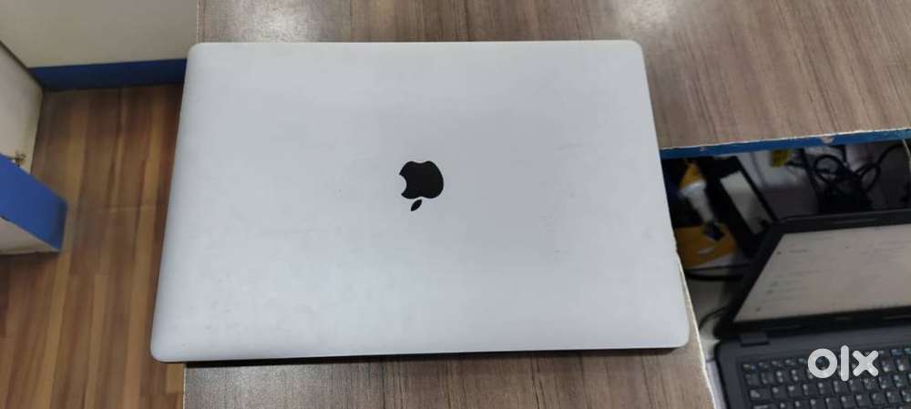 Apple MacBook Pro A1990 – i7 /16GB RAM/512GB SSD Premium Performance