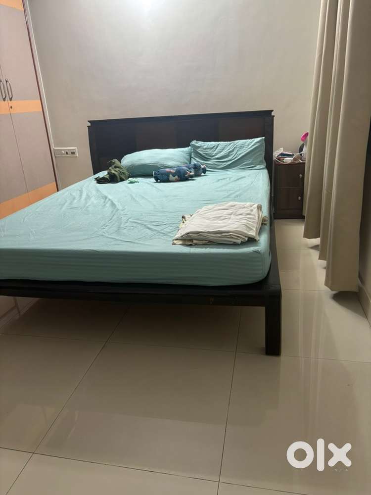 Queen size bed with wakefit 6 inch mattress