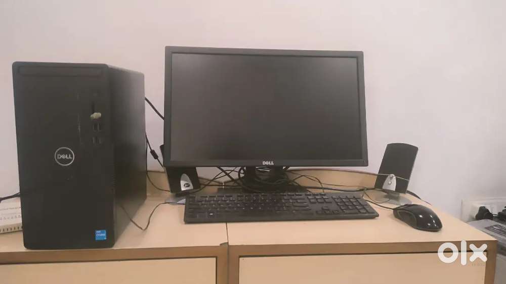 Dell Inspirion 3891 with Monitor
