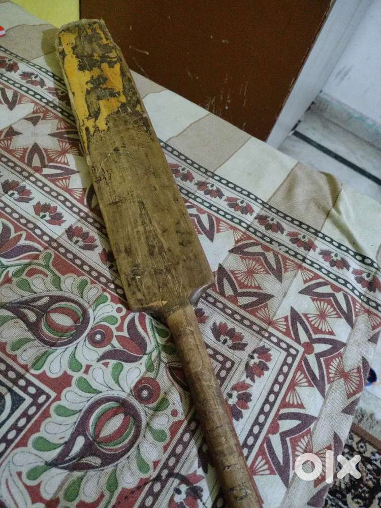 Tennis cricket bat