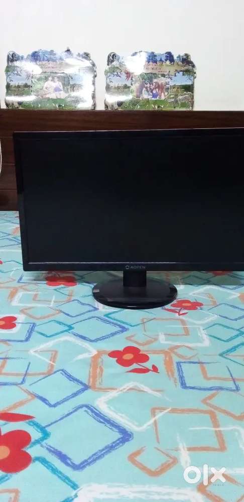 Monitor 24 inch bechna hai