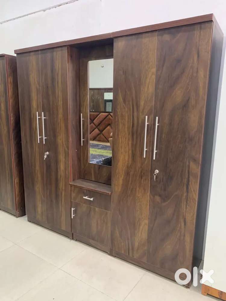 5 door wardrobe with dressing