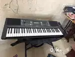 Yamaha PSR E373 keyboard