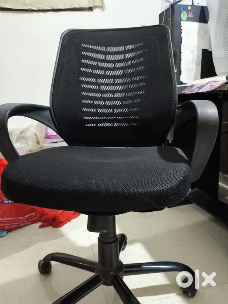 Black Hydrolic office chair
