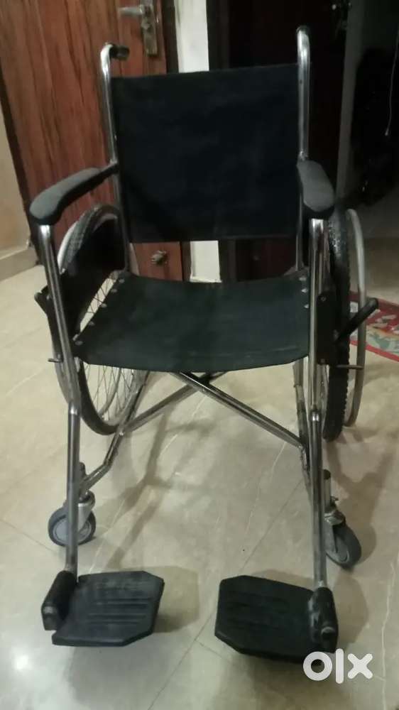 Folding wheel chair