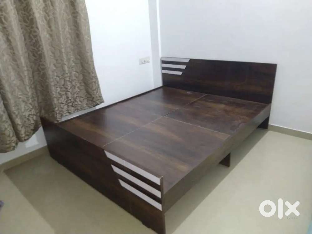 Brand new Nonstorage Bed 5x6 feet Brown