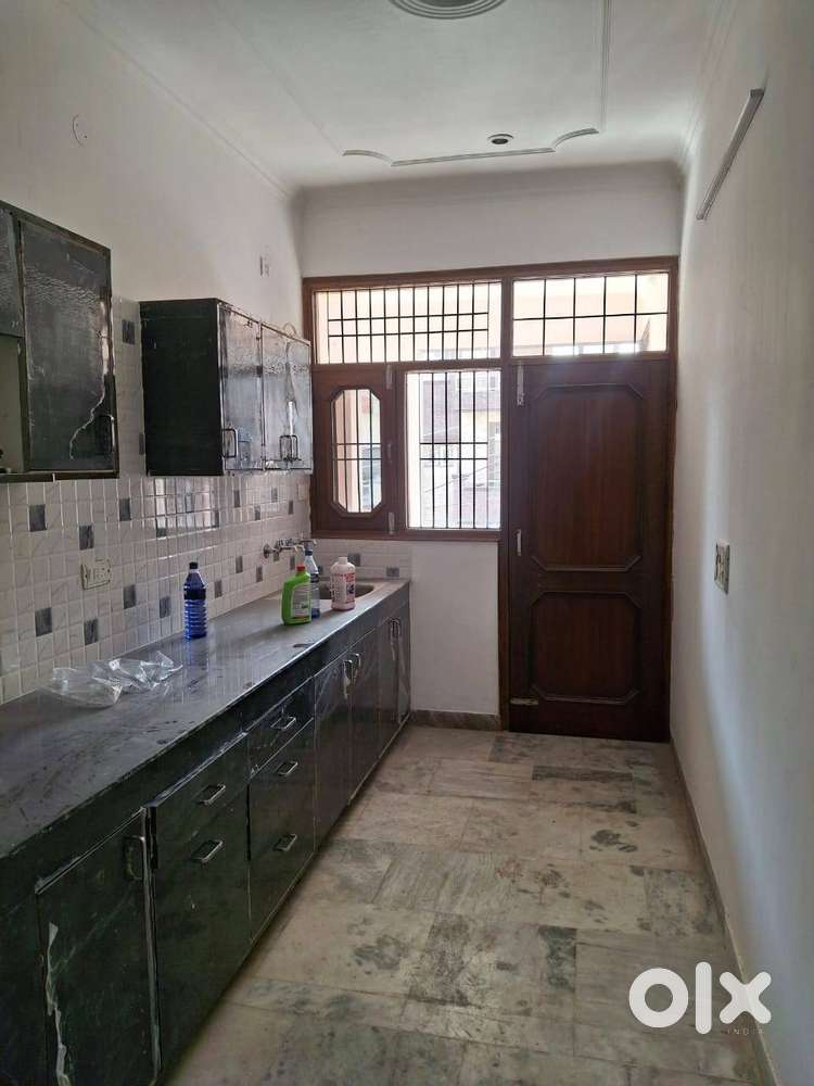 3BHK  35000  Sector 44  second floor