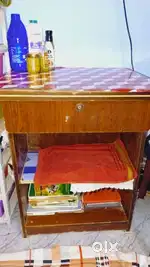 Study table with lockable drawer and 2 shelves