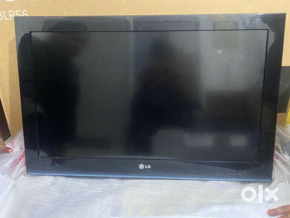 LG 32 inch LCD