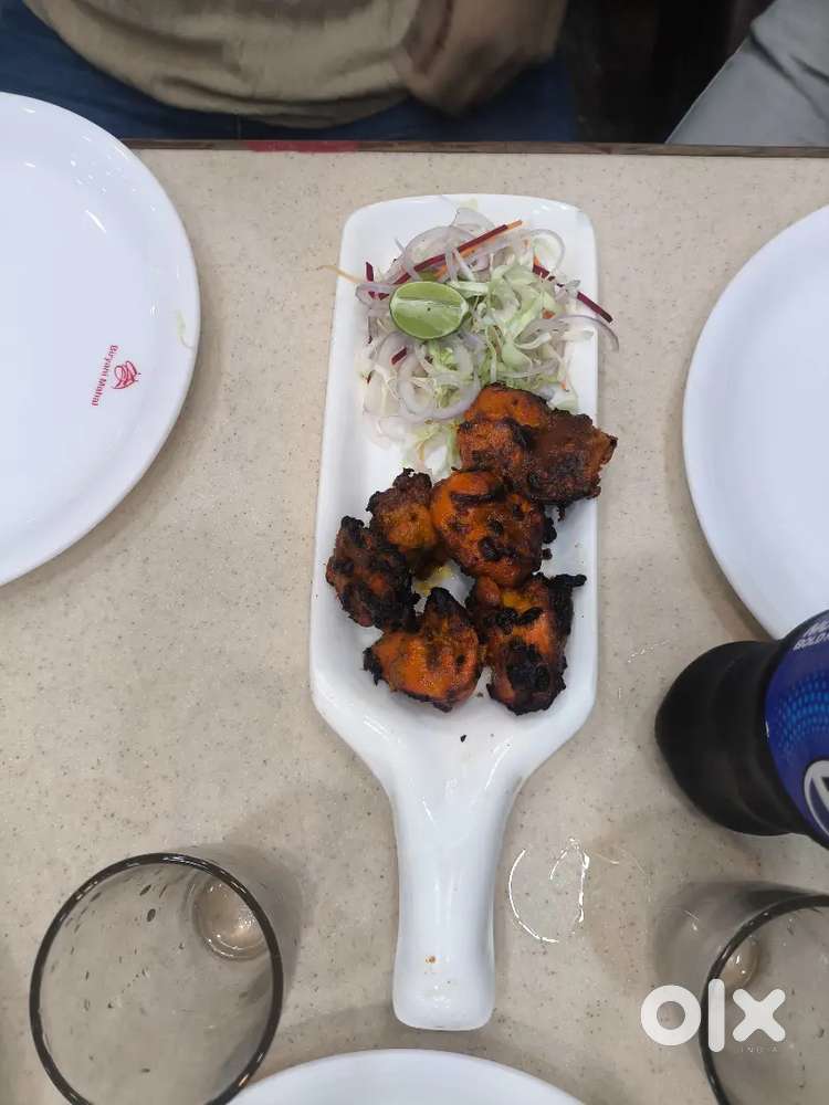 All rounder cook chahiye ...jo indian, chainese, tandoor all items