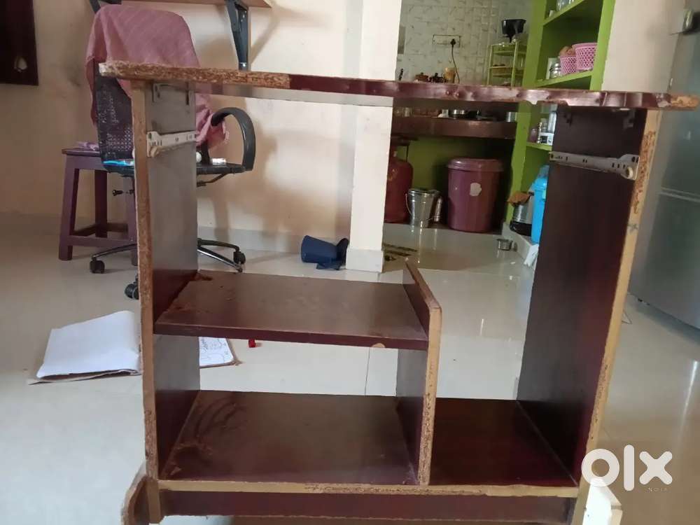 Computer table
