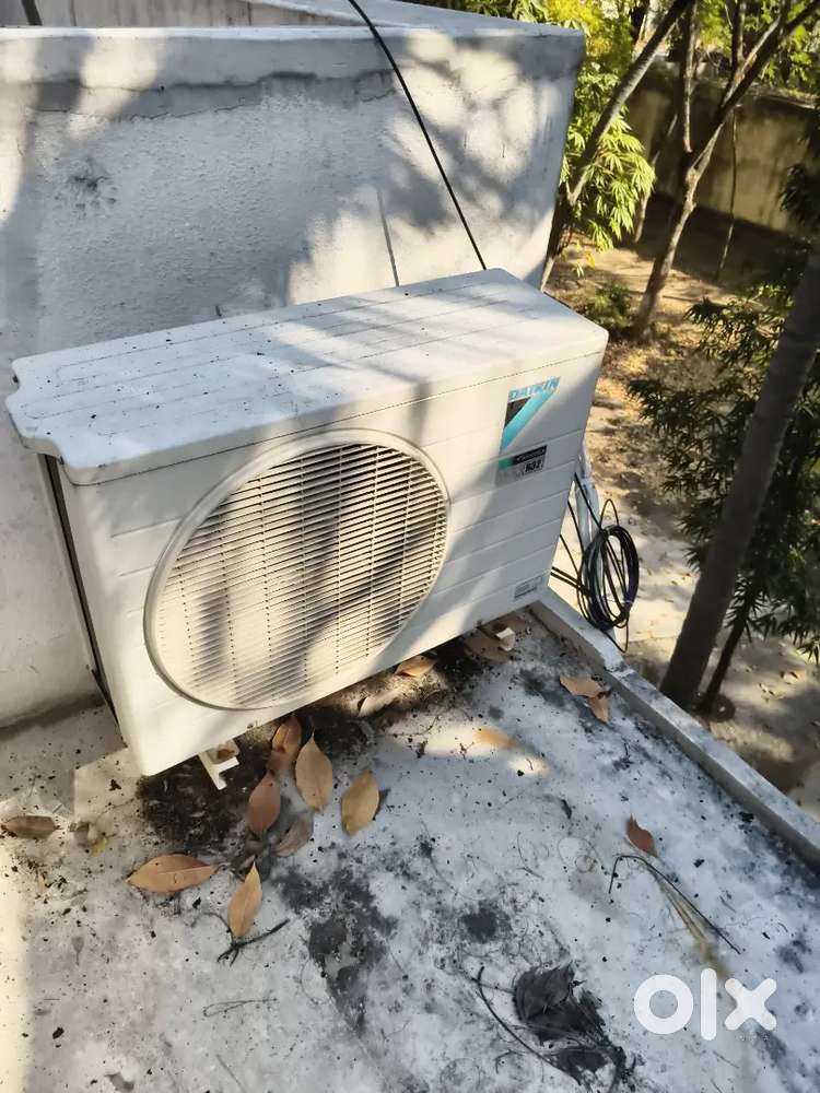 Daikin inverter AC 1.5 ton