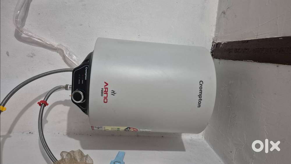 CROMPTON 15 LTR WATER GEYSER IN BRAND NEW CONDITION