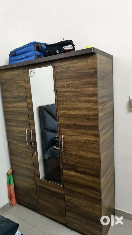 Wooden Almirah Three Door with Mirror (Fix Price)