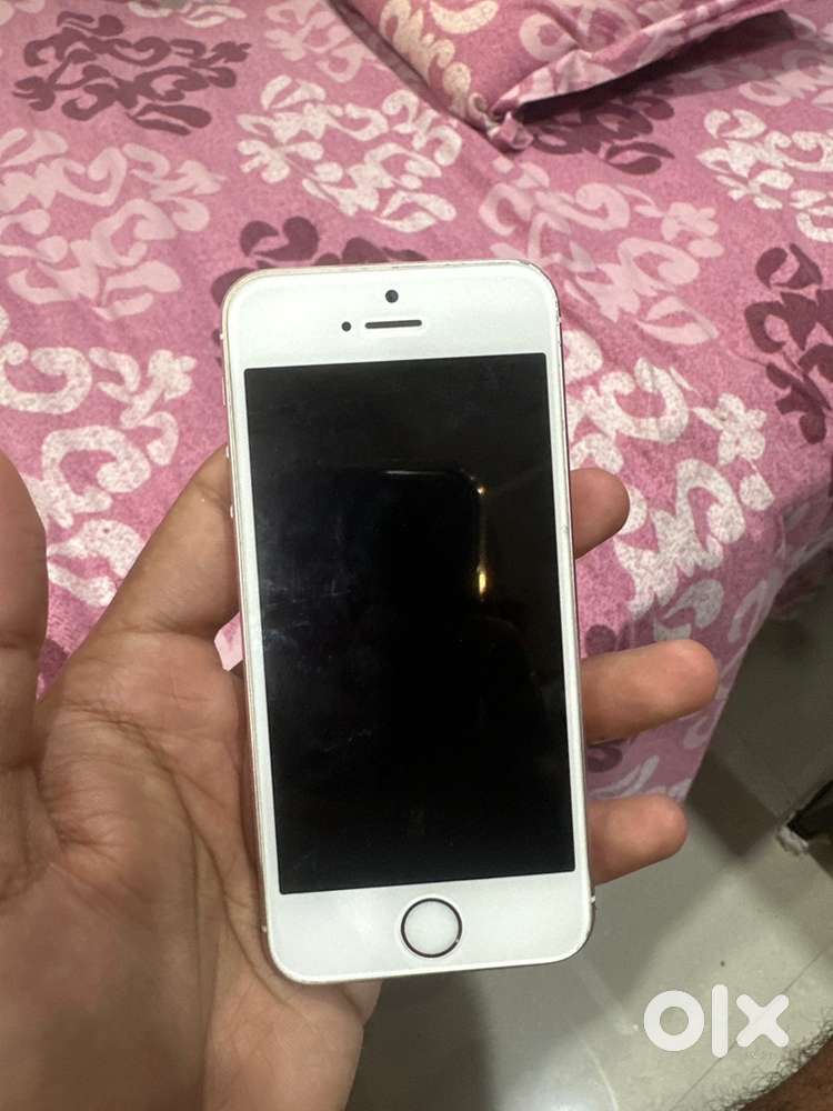 Iphone se mint condition new batter
