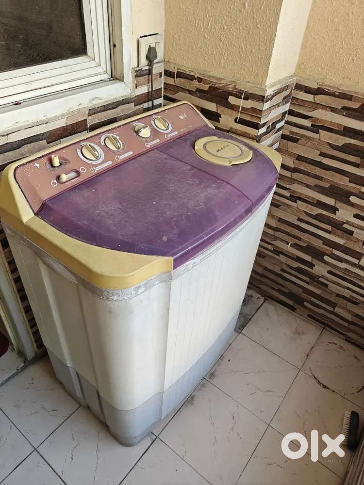 LG semi Automatic washing machine