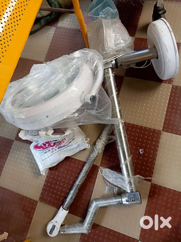 Siling mounted Operation theater lamp adjust table