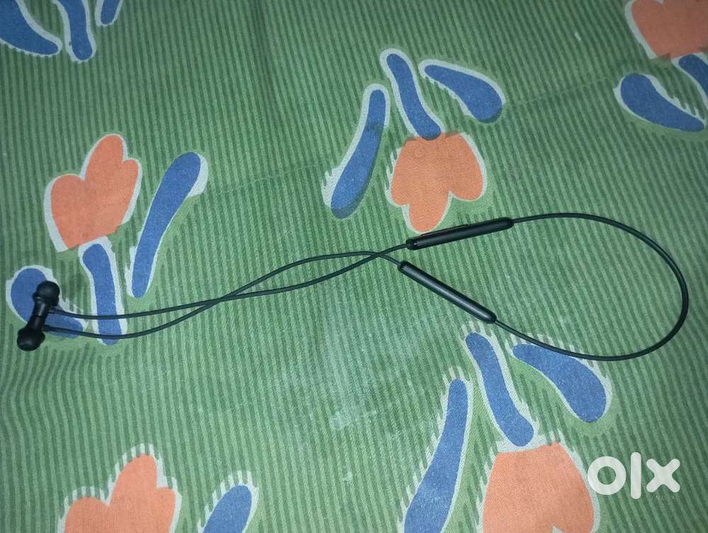 Sell realme buds wireless 5 lite 1 month old