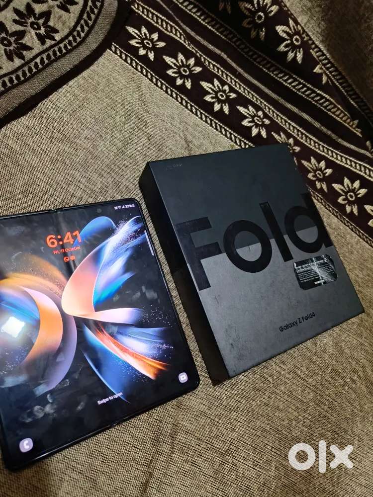 Galaxy z fold 4 ( excellent condition with box & bill)