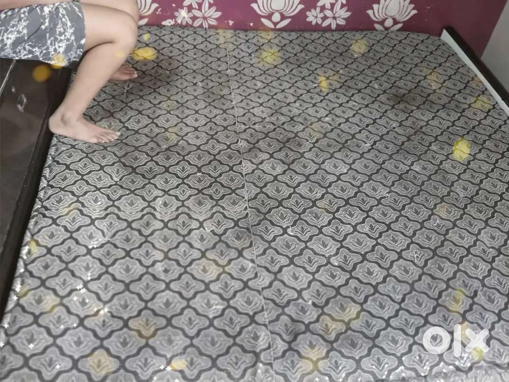 Double bed matress  only good condition