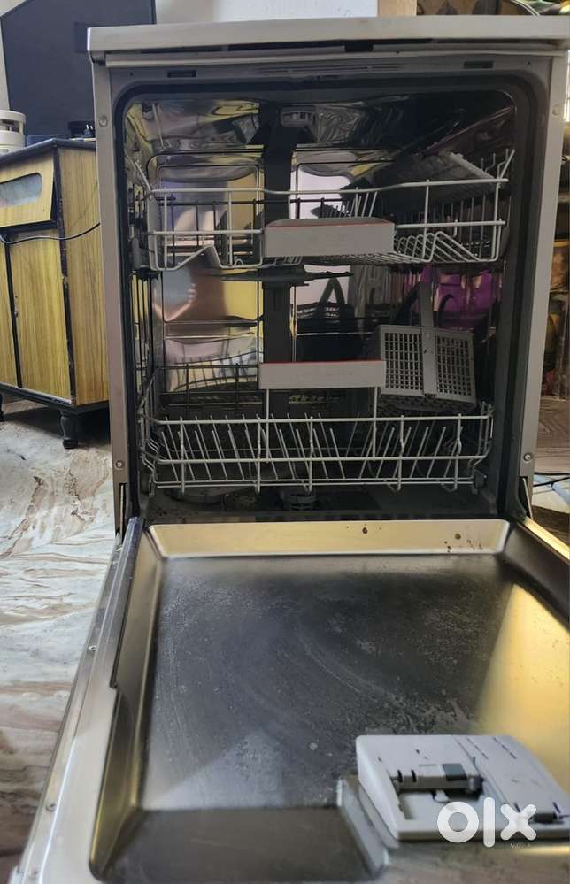 Bosch Dishwasher SMS66GI01I – Excellent Condition  Purchased in 2024
