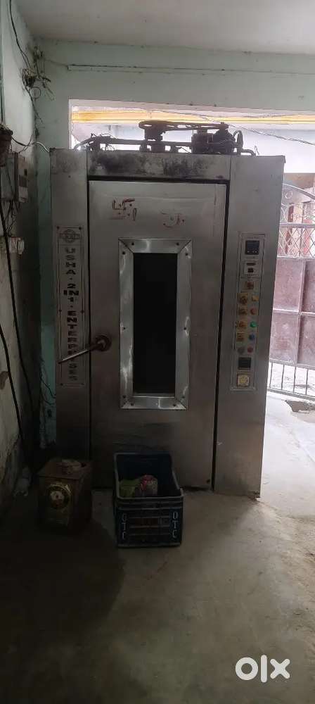 Bakery oven and bakery material