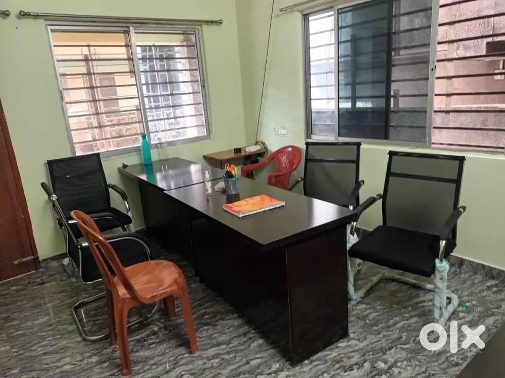 OFFICE MATERIALS WARD DROBE/OFFICE CHAIR/TABLE/FURNITURE