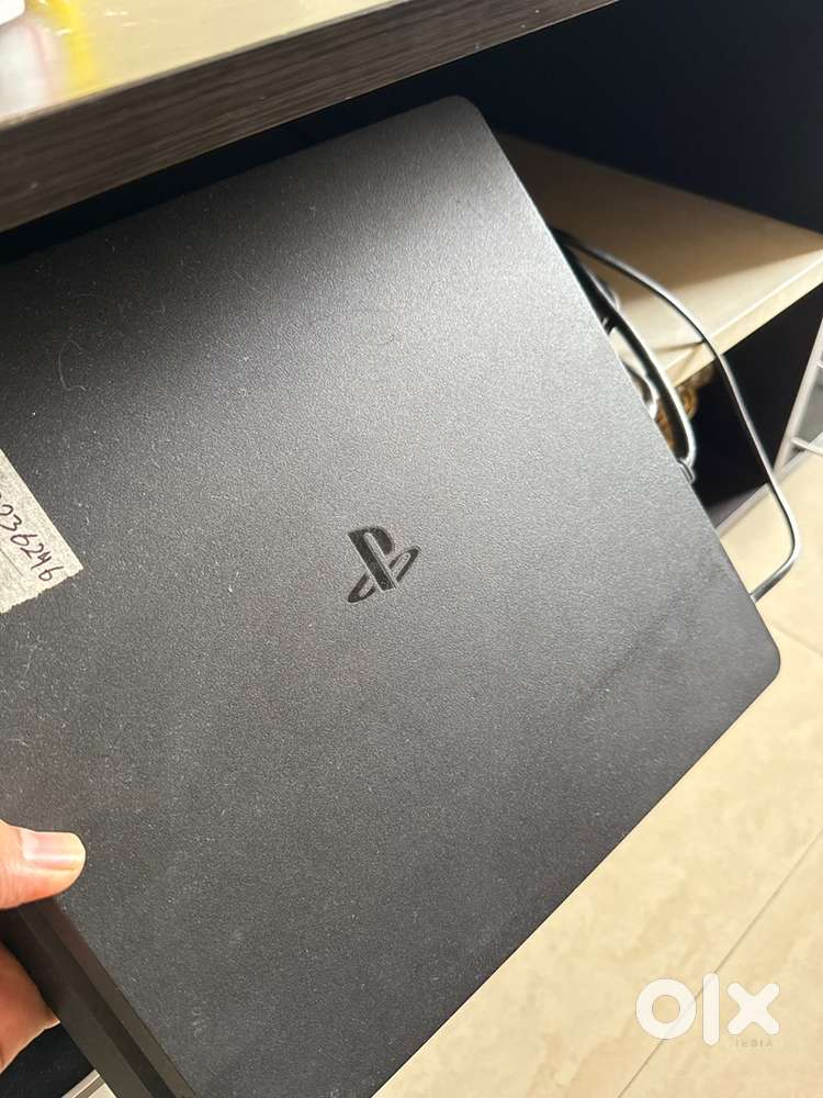 PS4  1 TB excellent condition