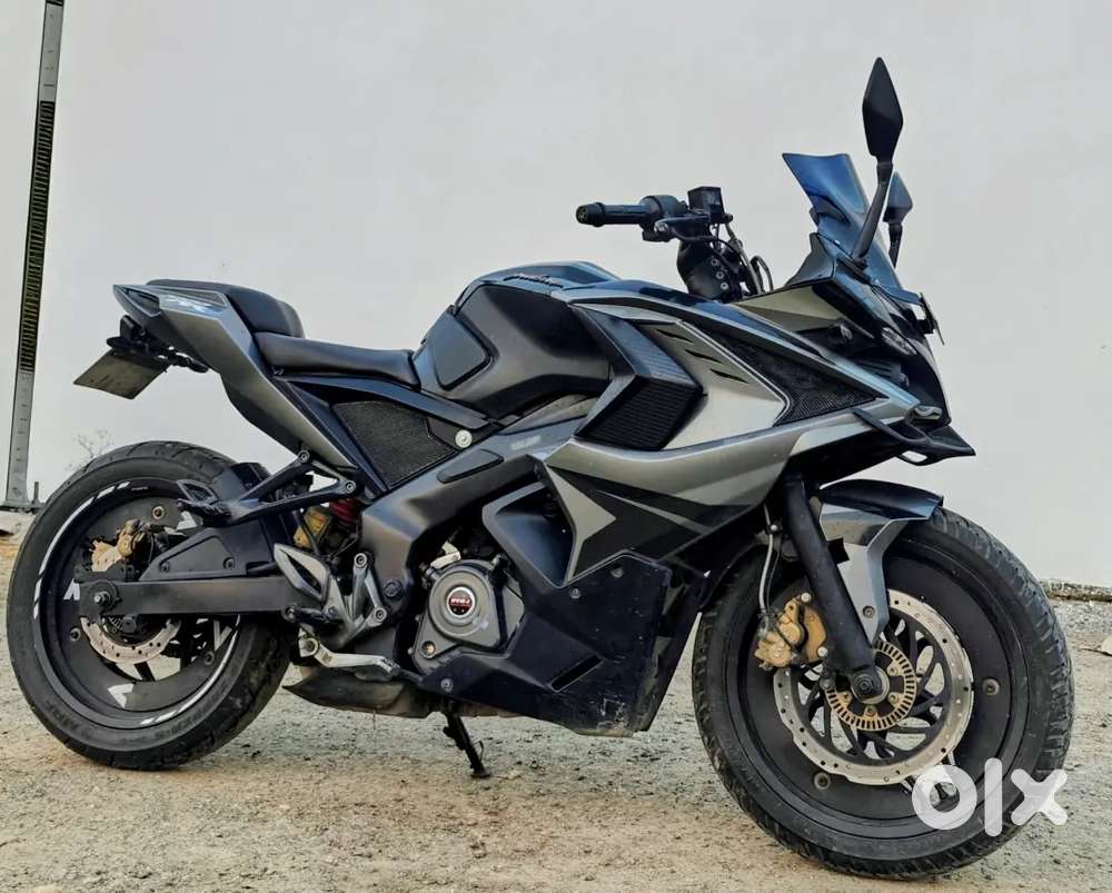 Rs 200 in mint condition, modified