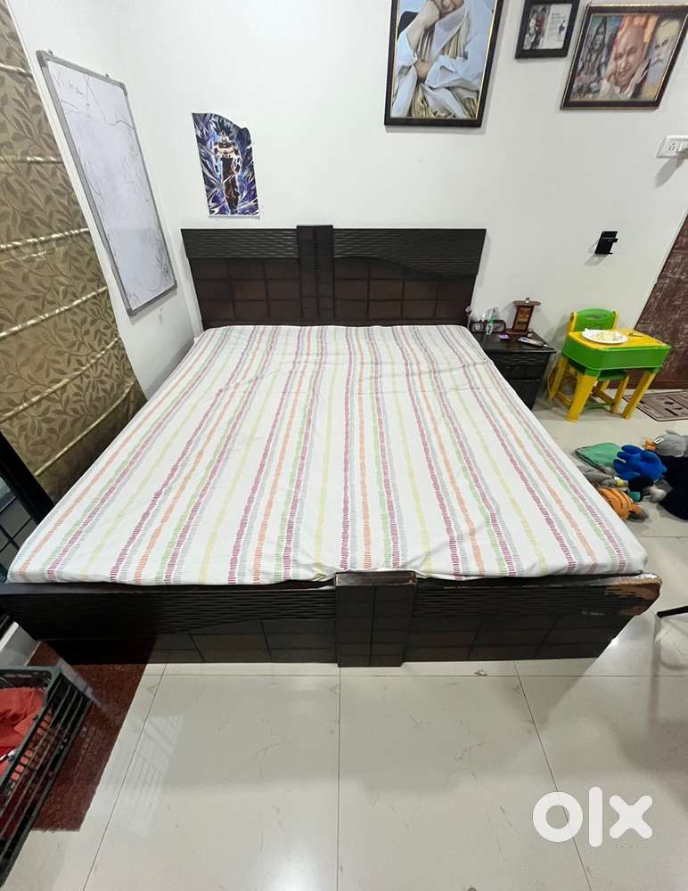 King size bed