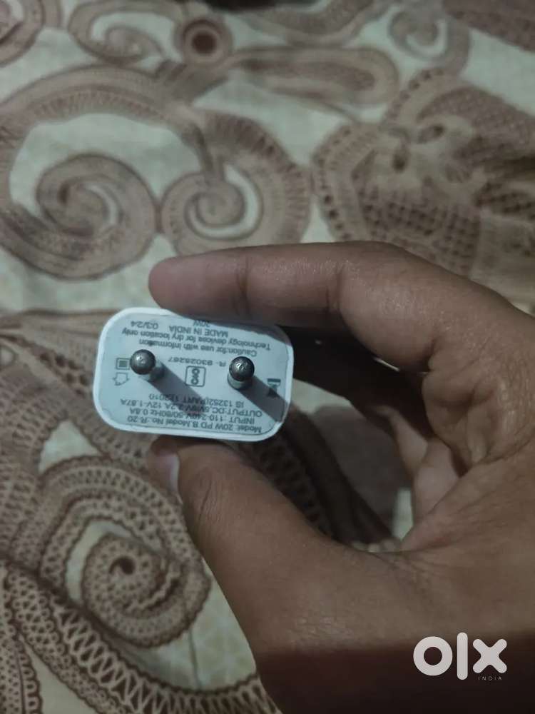 2 mihne purana charger hai 20 w