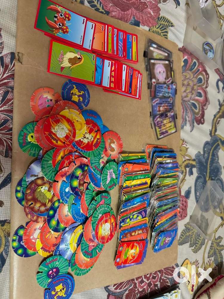 Pokémon jenga cards and tazos and pic cards , whole set.