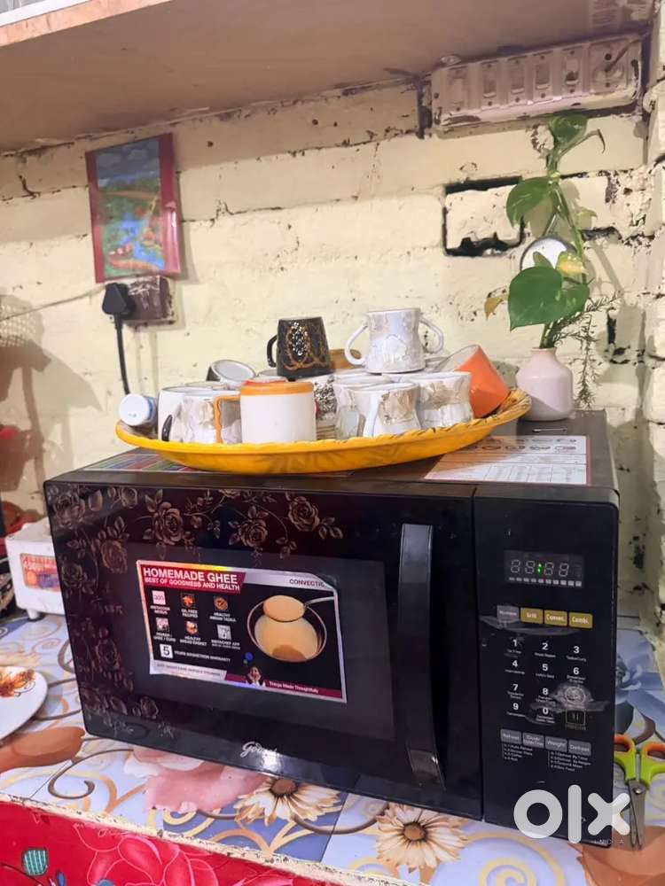 Microwave good condition buy it guyz