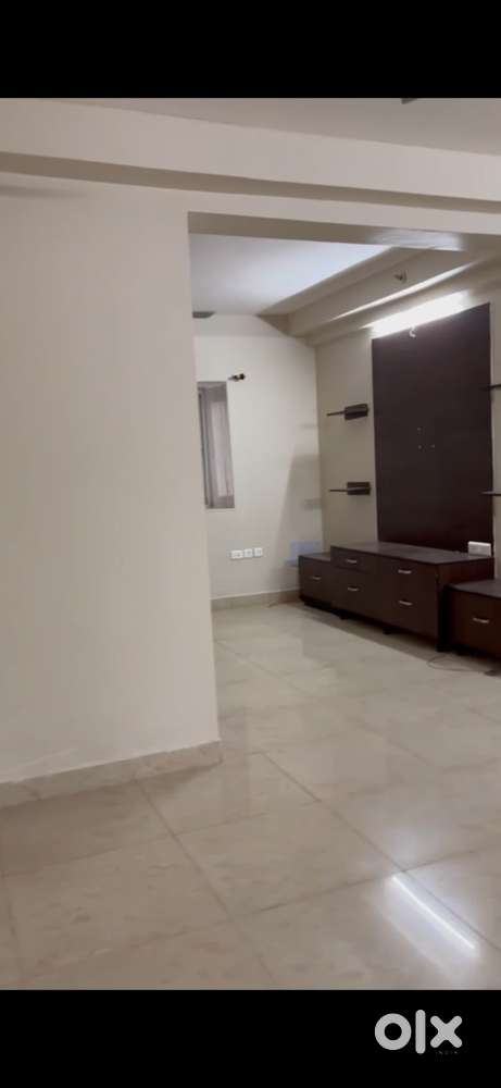 Female flatmade required for master bedroom