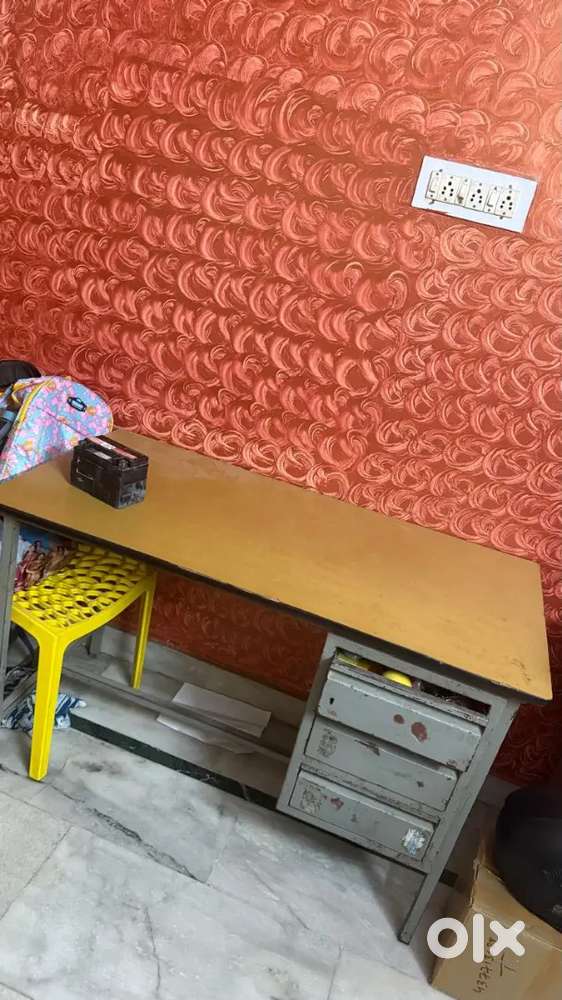 Computer  table