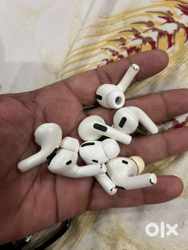 Apple airpods pro Right left not working buds only battery issue hai .