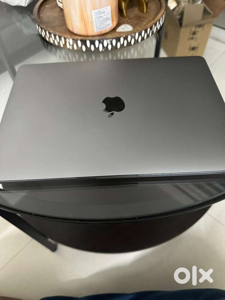 Macbook Pro 13” 8GB RAM 512 GB SSD — perfect for creators!