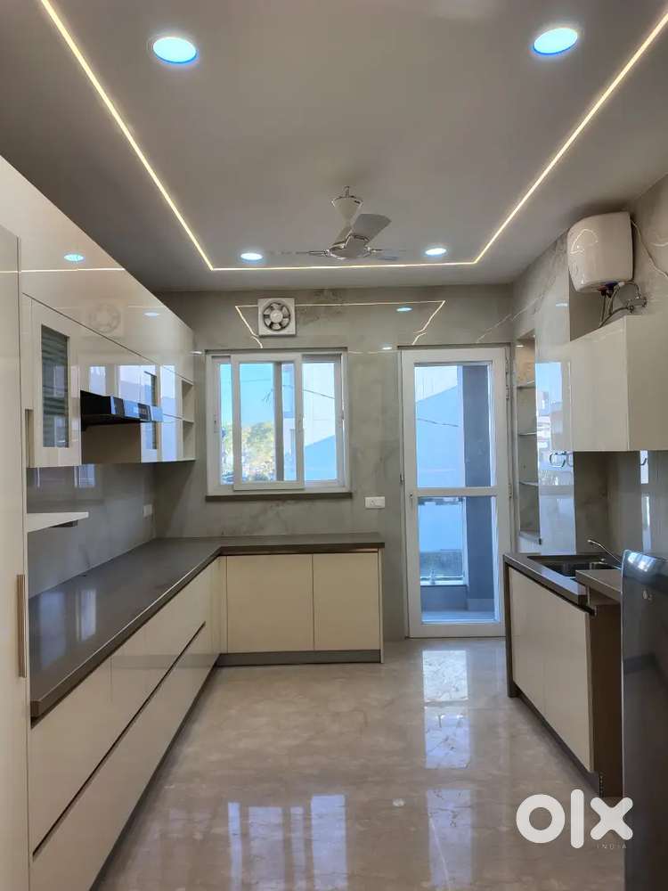 3 BHK flat for bechlors & family